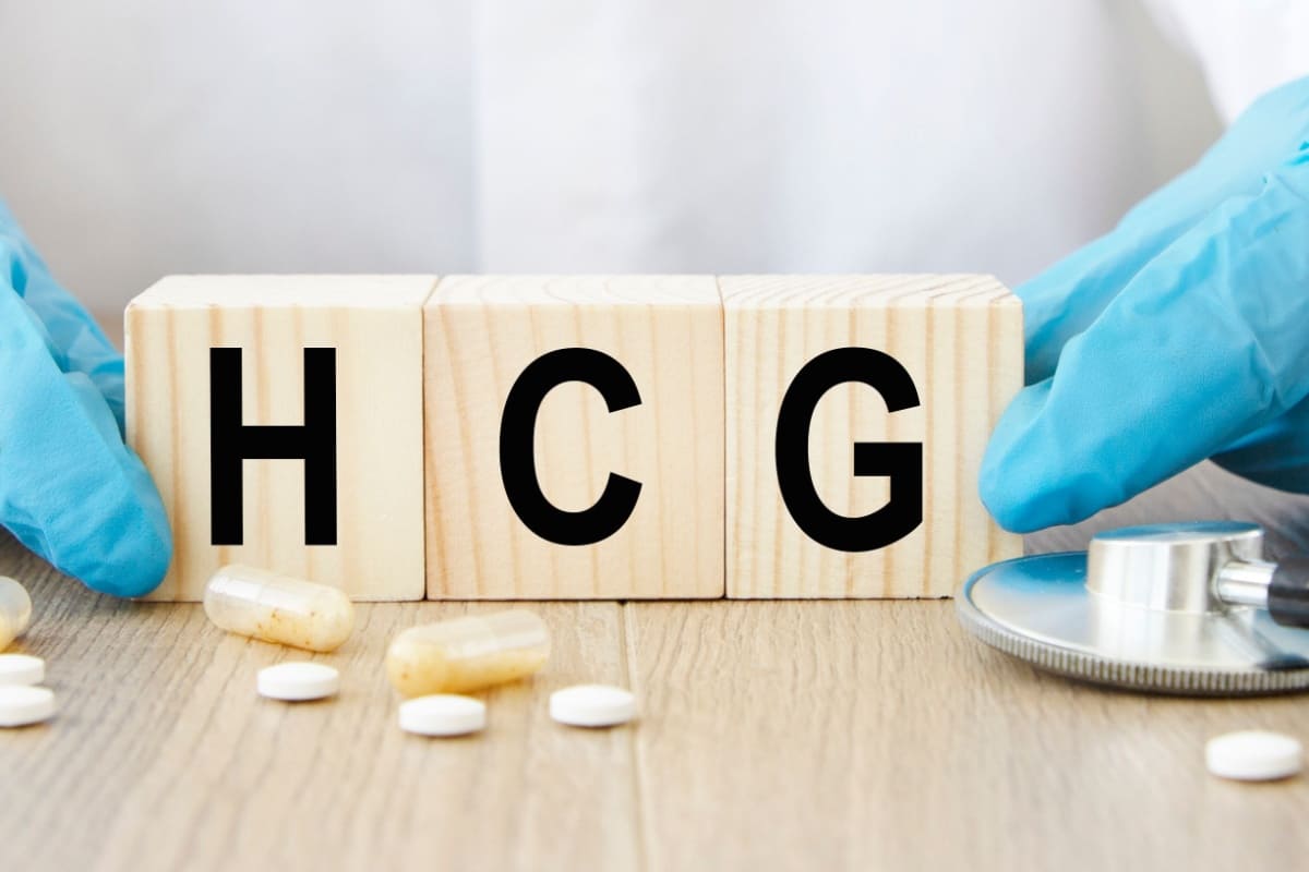 maine cu manusi tin litere